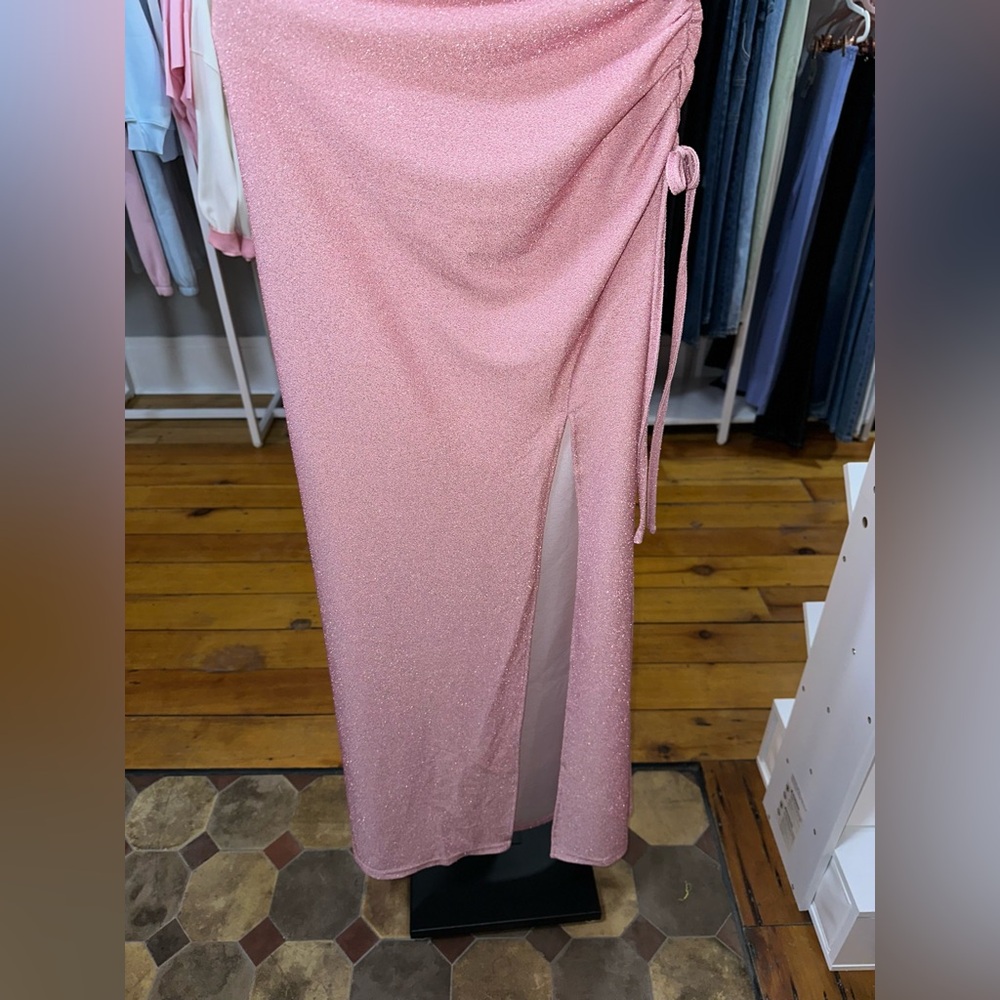 🍀3/$30 Pink Sleeveless Ruched Dress with Slit - Picture 6 of 10